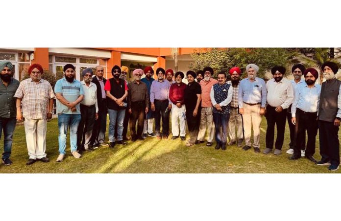 Newly inducted office bearers of All J&K 1947 PoJK Sharnarthi Intellectual Forum at Jammu.