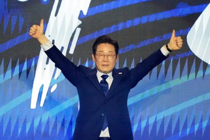 South Korea's main opposition party taps former party chief as presidential candidate South Korea's main opposition party taps former party chief as presidential candidate