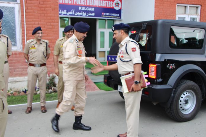 J&K Police Chief Reviews Security Forces' Operational Preparedness In South Kashmir J&K Police Chief Reviews Security Forces' Operational Preparedness In South Kashmir