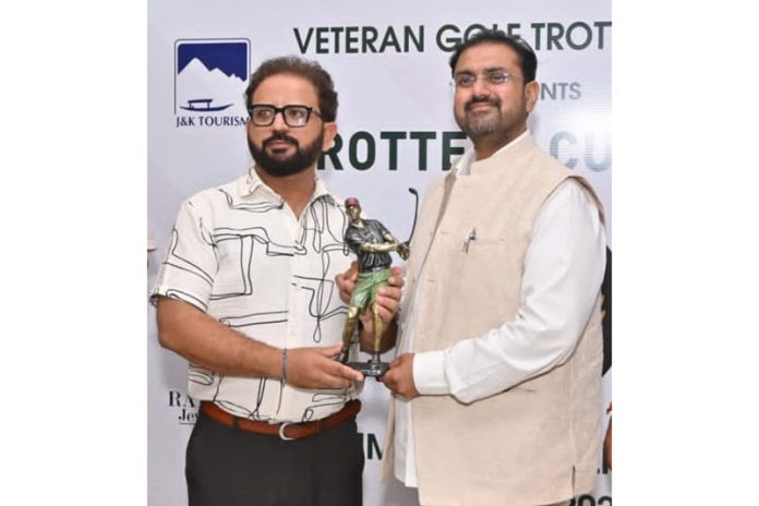 Manav Gupta Secretary Jammu Tawi Golf Course, presenting memento to Sports Minister Satish Sharma.