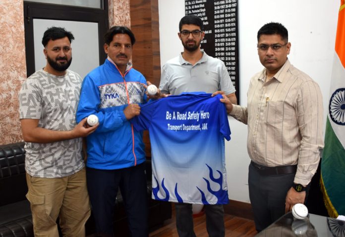 Deputy Commissioner Poonch, Vikas Kundal presenting T-shirts and cricket balls to players.