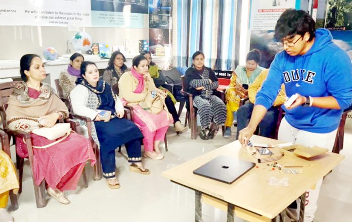 Arav Kaul, international robotics champion, empowering school teachers in Jammu and Kashmir with hands-on robotics training to inspire future innovators, in Srinagar on Friday. (UNI)