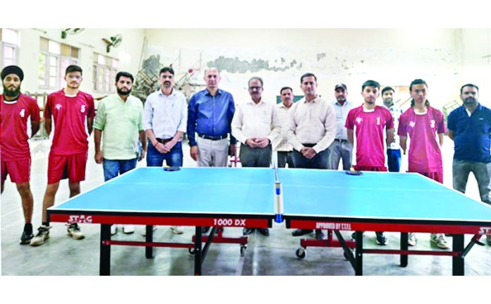 Dignitaries posing along with Table Tennis players before a match.