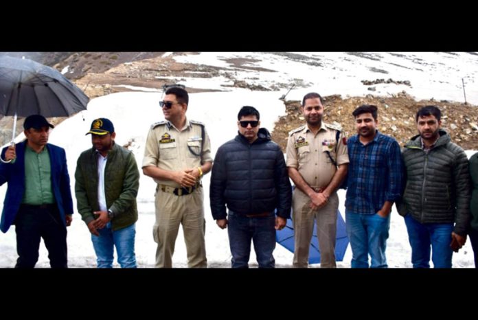 DDC, Vikas Kundal alongwith others assessing snow clearance operations on Mughal Road.