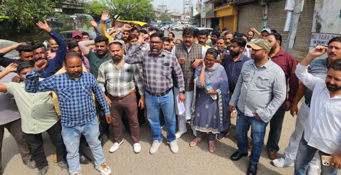 The members of Akhil Bhartiya Safai Mazdoor Sangh staging protest in Jammu on Thursday. -Excelsior/Rakesh