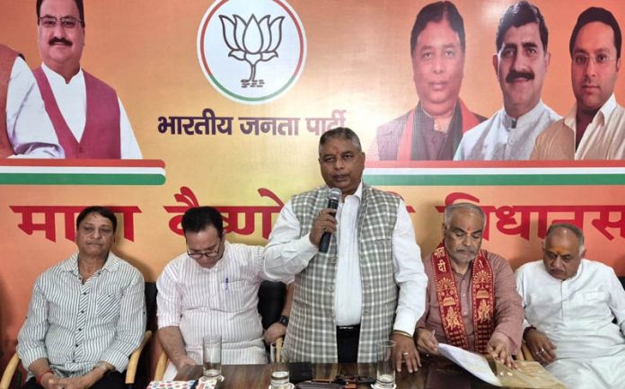 BJP leaders at a party meeting at Katra on Saturday -Excelsior/ Mengi