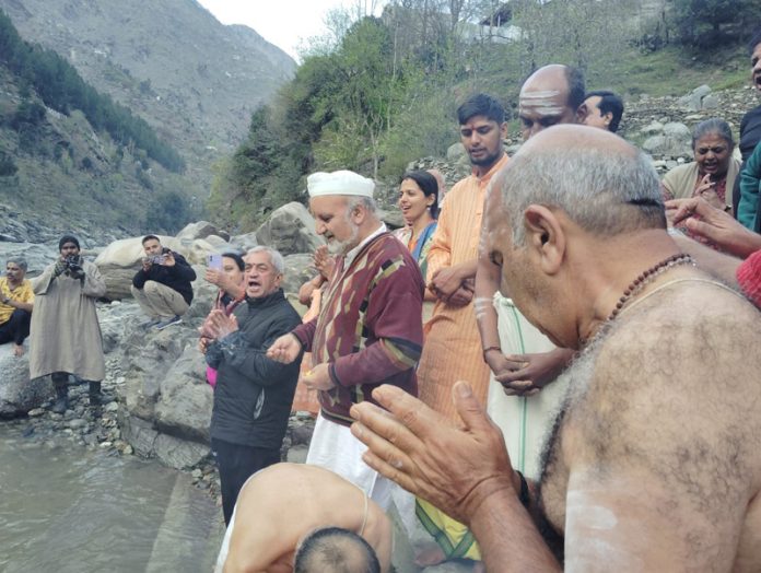 Members of Save Sharda Committee performing Ganga Arti at Teetwal near LoC. Members of Save Sharda Committee performing Ganga Arti at Teetwal near LoC.