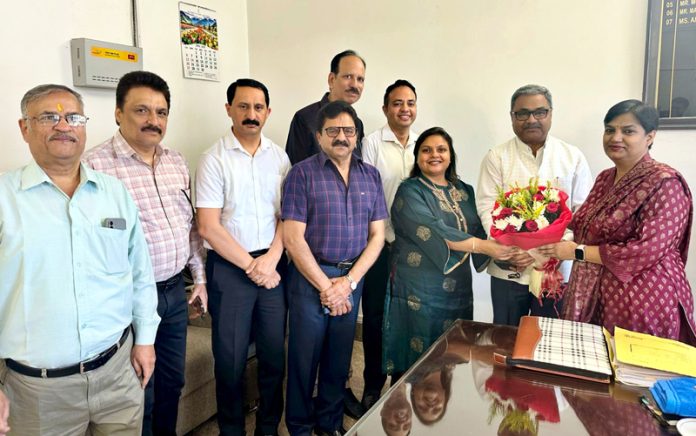 Members of CTF posing along with Anuradha Gupta, Controller Legal Metrology during meeting in Jammu on Tuesday. Members of CTF posing along with Anuradha Gupta, Controller Legal Metrology during meeting in Jammu on Tuesday.
