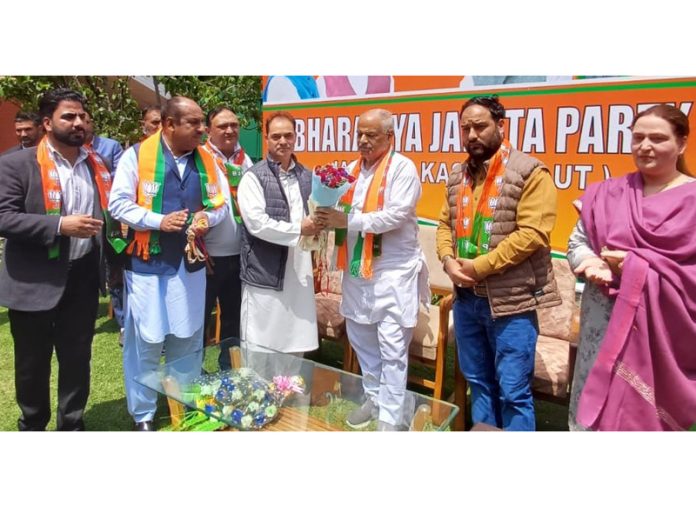 BJP general secretary (Org), Ashok Koul taking leaders of Congress and DPAP into party fold at Srinagar on Monday. BJP general secretary (Org), Ashok Koul taking leaders of Congress and DPAP into party fold at Srinagar on Monday.