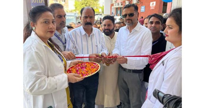 MLA Bishnah Dr R K Bhagat and DHS Jammu Dr Abdul Hamid Zargar inaugurating Jan Aushadhi Kendra at SDH Bishnah.