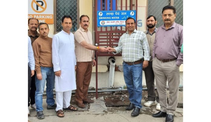 Sewa Bharti team handing over keys of RO to Medical Superintendent of District Hospital Kishtwar. Sewa Bharti team handing over keys of RO to Medical Superintendent of District Hospital Kishtwar.