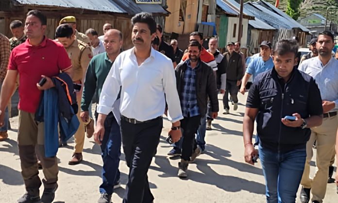 DC Anantnag inspects Nunwan, Chandanwari base Camps.