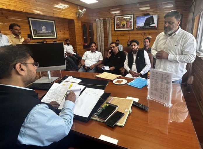 Satish Sharma during his meeting with Traders Federation Pulwama-26 copy.jpeg