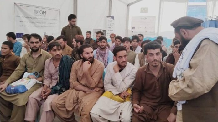 330 Afghan prisoners released from Pakistani jails in week