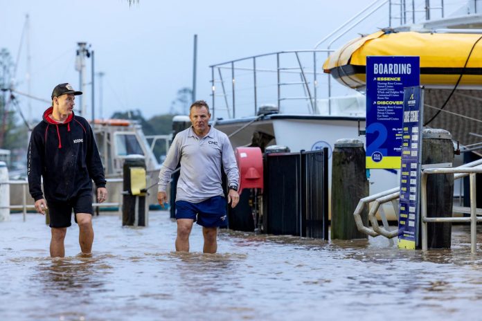Record floodwaters in eastern Australia leave 3 dead, 1 missing Record floodwaters in eastern Australia leave 3 dead, 1 missing