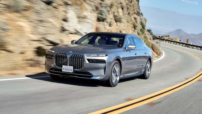 BMW offers electric sedan BMW i7 at uniform ex-showroom price across India BMW offers electric sedan BMW i7 at uniform ex-showroom price across India