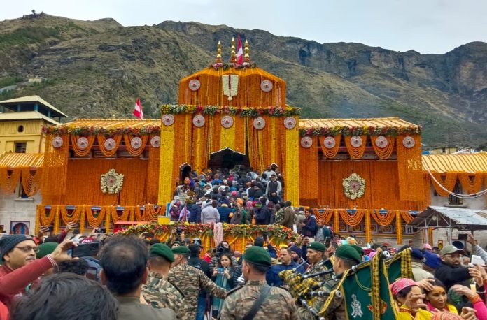 Portals Of Badrinath Open, Temple Adorned With 15 Tons Of Flowers Portals Of Badrinath Open, Temple Adorned With 15 Tons Of Flowers