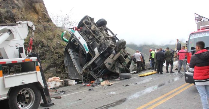 9 dead in Colombia bus crash