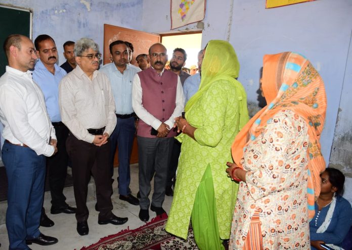 CS Atal Dulloo Takes Stock Of Relief Efforts In Jammu’s Border Areas Post Shelling CS Atal Dulloo Takes Stock Of Relief Efforts In Jammu’s Border Areas Post Shelling