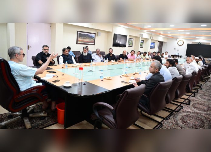 CM Omar Abdullah Chairs Meeting Of Trader's Delegation, KTMF Highlights Issues For Redressal