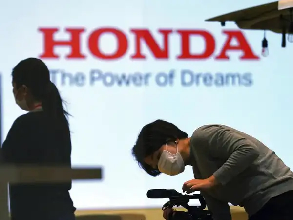 Honda pulls back on EV strategy for now, will push hybrid sales Honda pulls back on EV strategy for now, will push hybrid sales