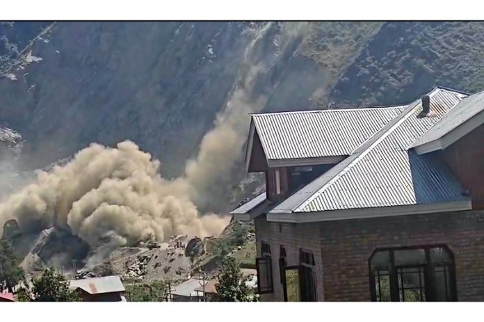 View of stone slide that hit stone quarry in Khanpora area of north Kashmir’s Baramulla on Sunday. -Excelsior/Aabid Nabi View of stone slide that hit stone quarry in Khanpora area of north Kashmir’s Baramulla on Sunday. -Excelsior/Aabid Nabi