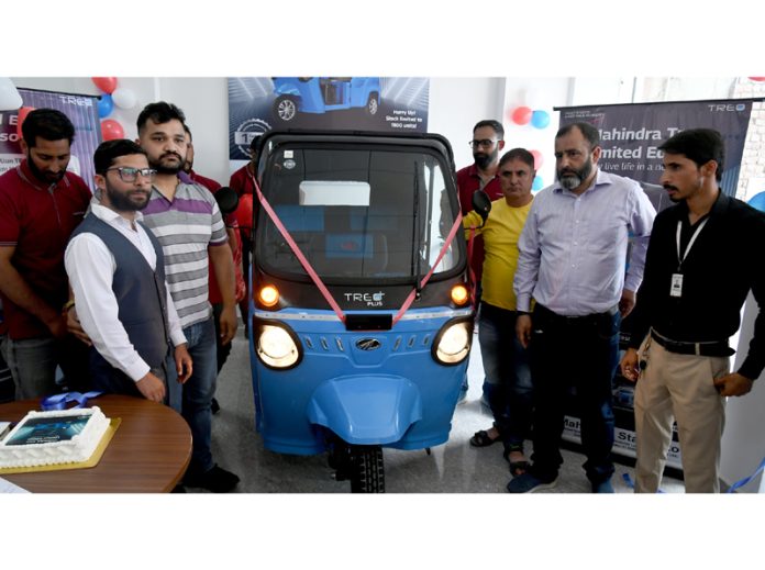 Mohammad Rafiq (Mahindra & Mahindra) launching Mahindra Treo Plus SM in Srinagar. Mohammad Rafiq (Mahindra & Mahindra) launching Mahindra Treo Plus SM in Srinagar.