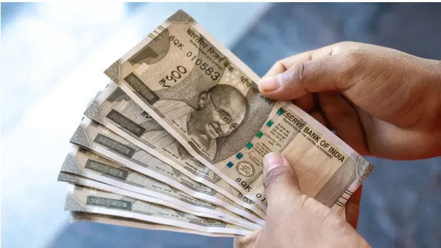 Rupee rises 17 paise to close at 85.40 against US dollar Rupee rises 17 paise to close at 85.40 against US dollar