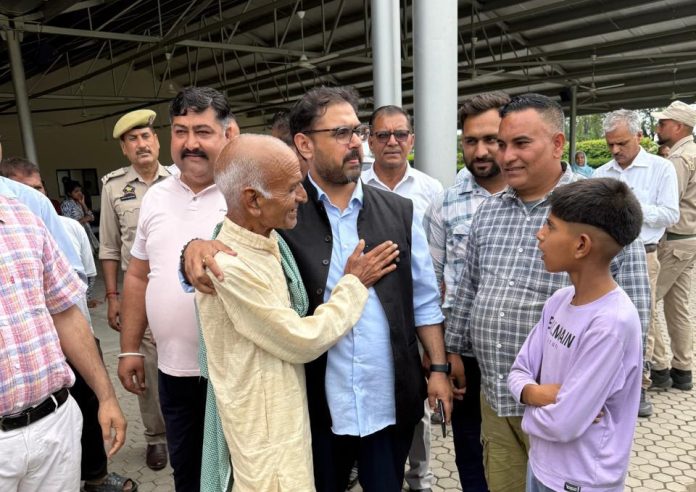 Satish Sharma Visits Cross Border Firing Victims; Assures Support To Displaced Residents Satish Sharma Visits Cross Border Firing Victims; Assures Support To Displaced Residents