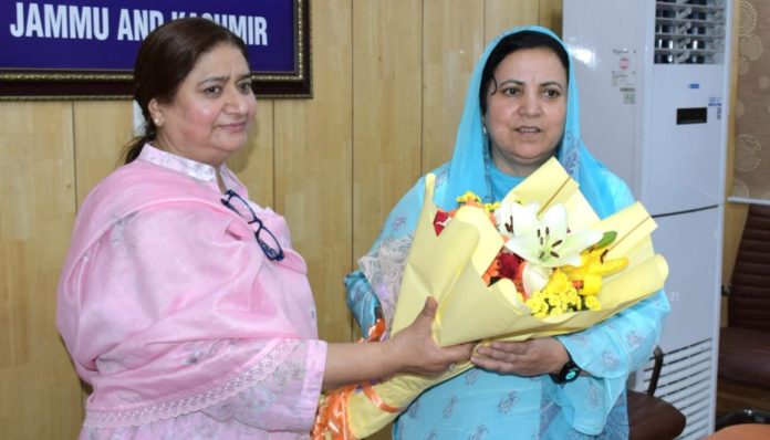 VC KU Calls On Sakeena Itoo, Discusses Upcoming NAAC Visit, Academic Initiatives