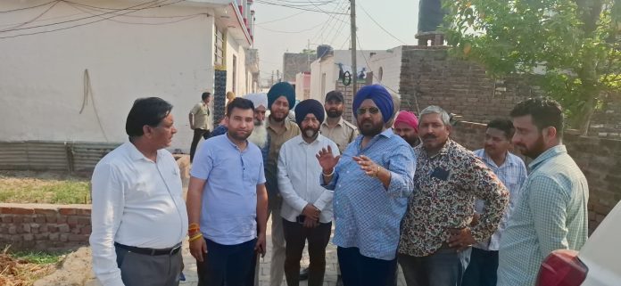 Caption: Jat Sabha leaders Manjit Singh and Taranjit Singh Tony interacting with families living along Zero Line in Suchetgarh, Jammu. Caption: Jat Sabha leaders Manjit Singh and Taranjit Singh Tony interacting with families living along Zero Line in Suchetgarh, Jammu.