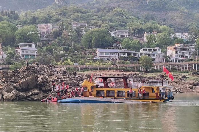 Tourist boats capsize in sudden storm in southwest China, leaving 9 dead, 1 missing