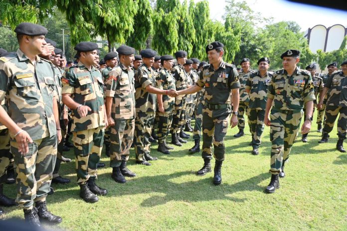 DG BSF Visits Jammu Frontier, Lauds Troops For Contribution To Operation Sindoor DG BSF Visits Jammu Frontier, Lauds Troops For Contribution To Operation Sindoor