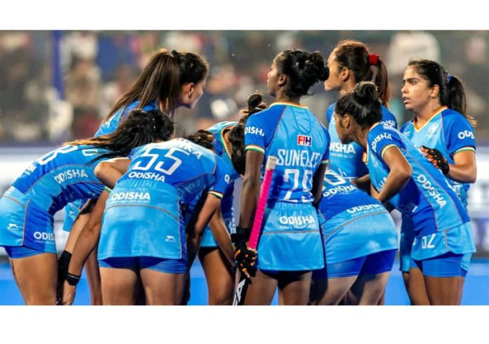 Indian women's hockey team beats Australia by 1-0 to wrap up tour with lone win