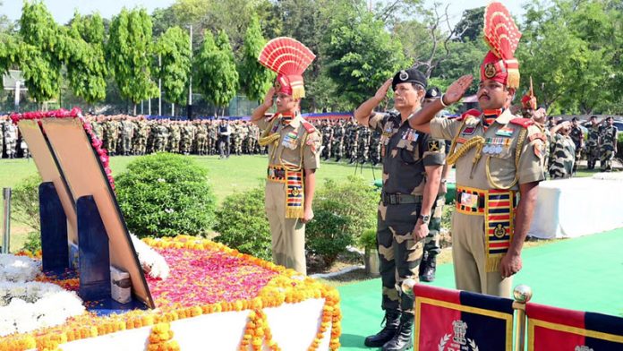 Daljit Singh Chawdhary, DG BSF laying wreath at the Amar Prahari Memorial Paloura Camp, Jammu.