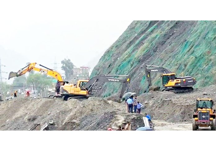 JCBS clearing Jammu-Srinagar NH near Ramban on Friday. —Excelsior/Parvez