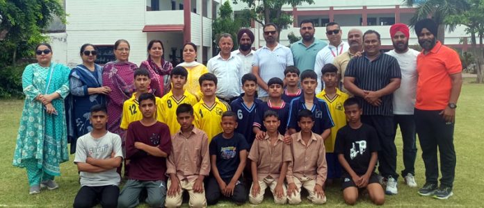 Players posing along with dignitaries.
