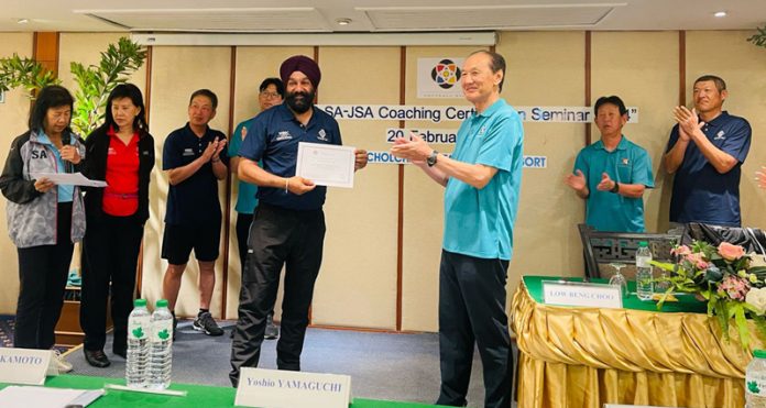 Harvinder Singh receiving certificate from a dignitary.