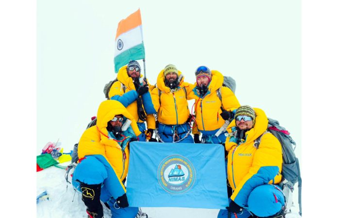 Colonel Ranveer Singh Jamwal alongwith team at the summit of Mt. Kangchenjunga.