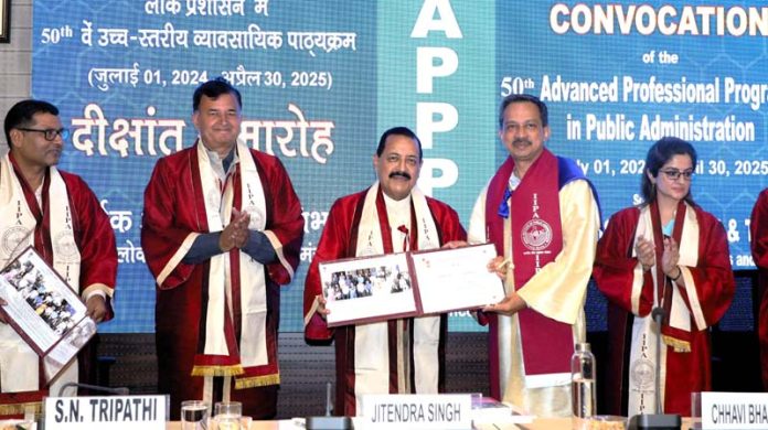 Union Minister Dr. Jitendra Singh, as chief guest, handing over post-graduation and other degrees at the Convocation ceremony of Indian Institute of Public Administration (IIPA), at New Delhi on Wednesday.