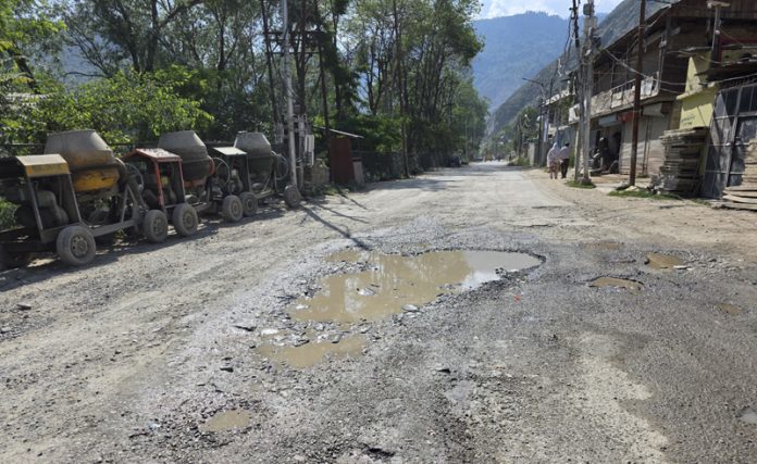A view of dilapidated Gurudwara Road in Baramulla's old town. -Excelsior/Aabid Nabi