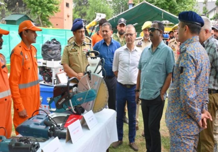 Commandant General Alok Kumar interacting with HG, CD, and SDRF personnel in Srinagar on Saturday. Commandant General Alok Kumar interacting with HG, CD, and SDRF personnel in Srinagar on Saturday.
