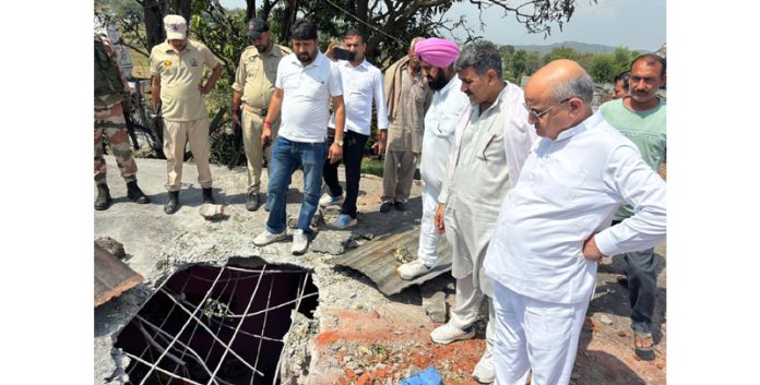 Senior Cong leader Tara Chand during visit to shelling hit villages in Khour.