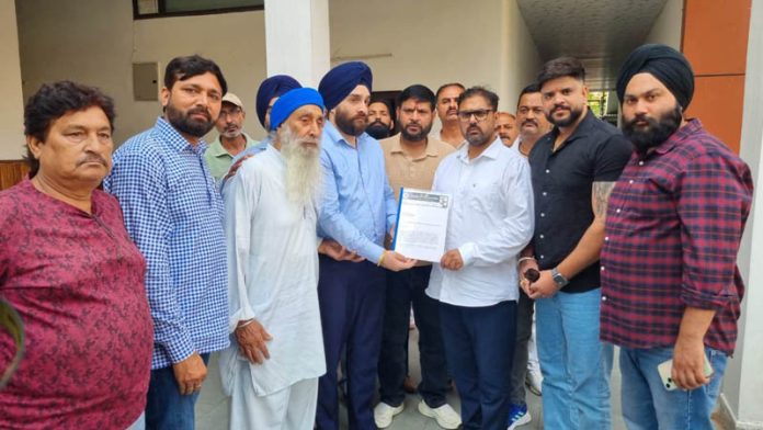 A delegation of AJKTWA submitting memorandum to Transport Minister Satish Sharma in Jammu. A delegation of AJKTWA submitting memorandum to Transport Minister Satish Sharma in Jammu.
