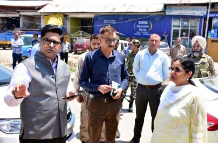 Commissioner Secy (H&UDD) Mandeep Kaur during visit to Srinagar City on Thursday.