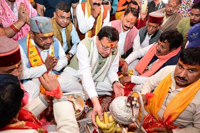 CM Pushkar Singh Dhami offering prayers at Gangotri Shrine. CM Pushkar Singh Dhami offering prayers at Gangotri Shrine.