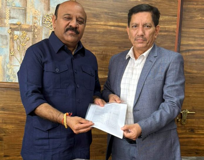 RK Chhibber submitting memorandum to Dy CM Surinder Choudhary.