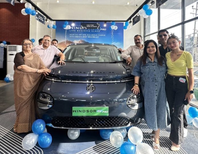 Dignitaries launching Windsor EV Pro Live Business Class in Jammu on Saturday. Dignitaries launching Windsor EV Pro Live Business Class in Jammu on Saturday.