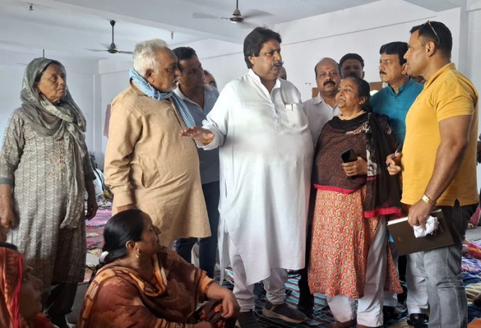 Cong leader Raman Bhalla interacting with border people on Friday.