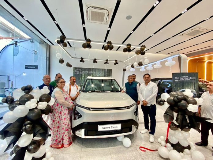 Jatinder Gupta, Chairman AM Group along with MLA Vikram Randhawa launching Kia Carens Clavis in Jammu. Jatinder Gupta, Chairman AM Group along with MLA Vikram Randhawa launching Kia Carens Clavis in Jammu.